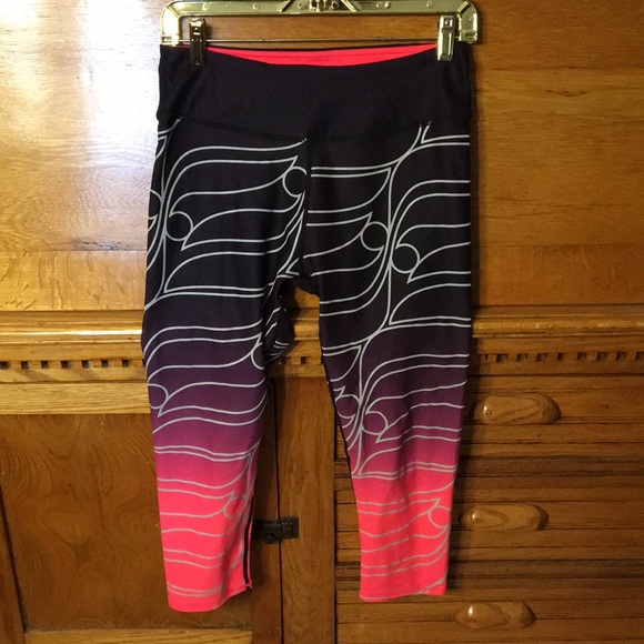 Fabletics Pants - Fabletics Capri Leggings